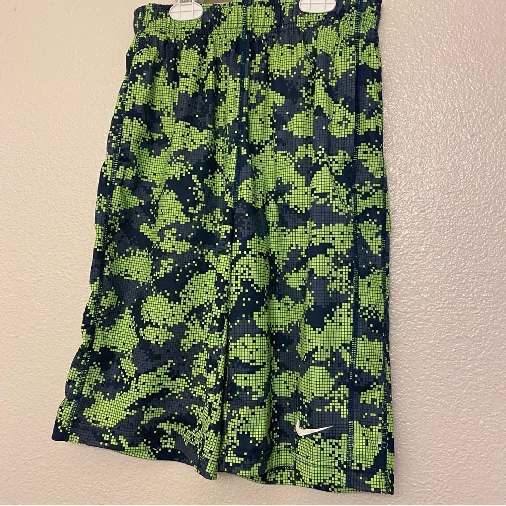 Nike Dri Fit Boys Speed Fly GFX Training 640127 467 green long L 14/16